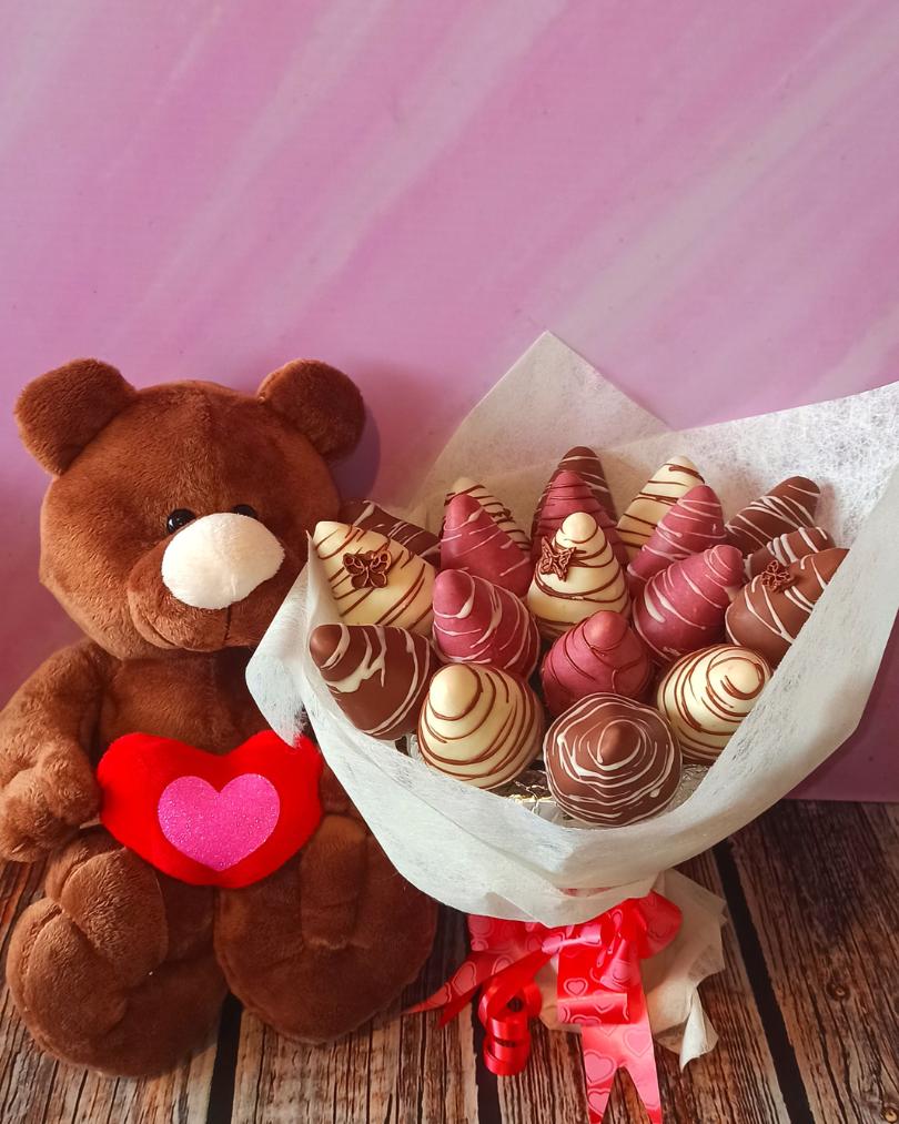 Ramo de frutillas con chocolate y peluche